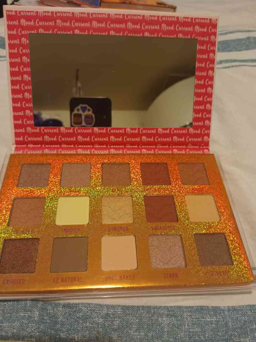 eyeshadow palettes full size four five of them