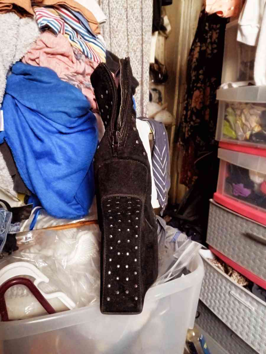 ladygaga black suade heels