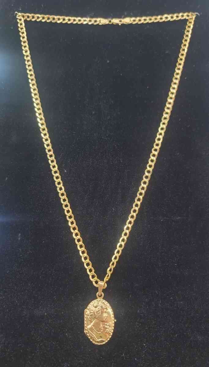 14K Gold Chain Hollow Cuban W Photo Charm 185 Grams 24
