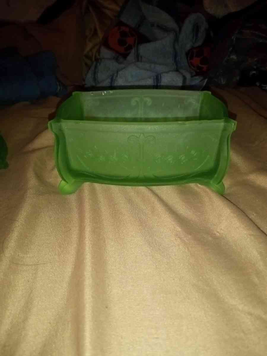 new Martinsville Martha Washington green glass powder jar