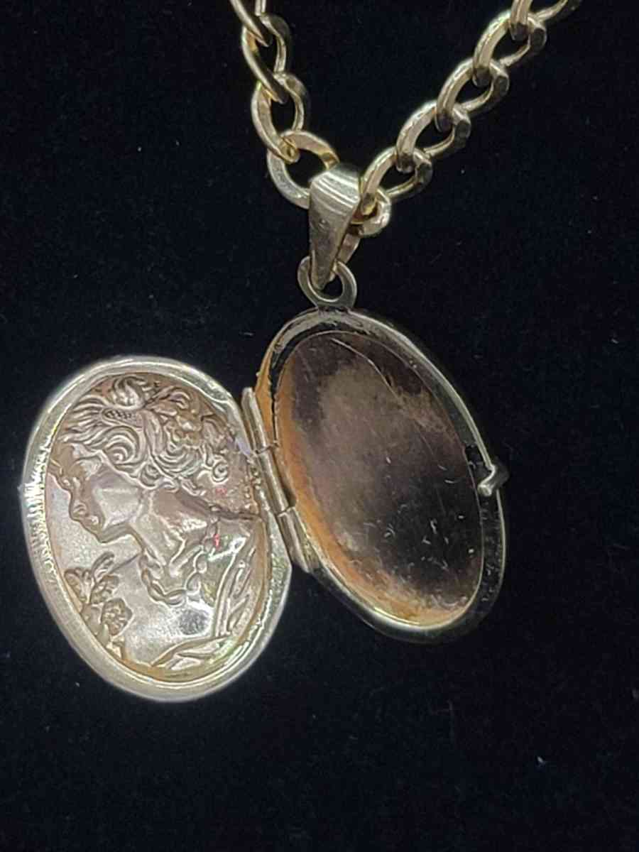 14K Gold Chain Hollow Cuban W Photo Charm 185 Grams 24