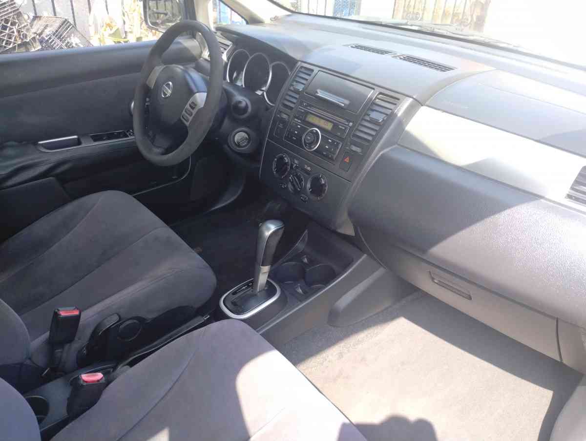 2009 Nissan versa
