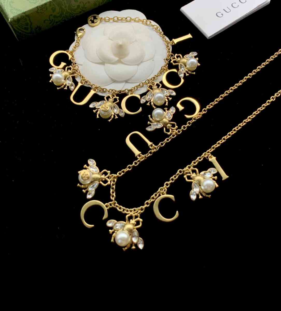 Bee Gucci accessories