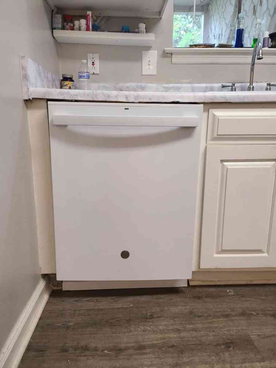 GE DishwasherUltra Quiet  1yr old