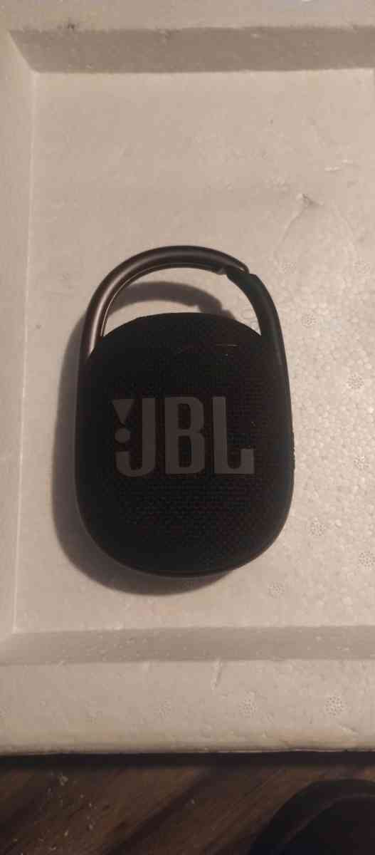 JBL Clip 4