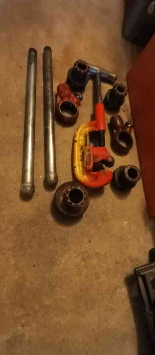 Rigid pipe threading set