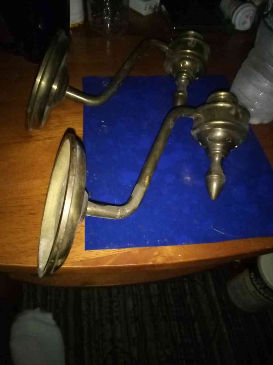 2 Brass wall sconces