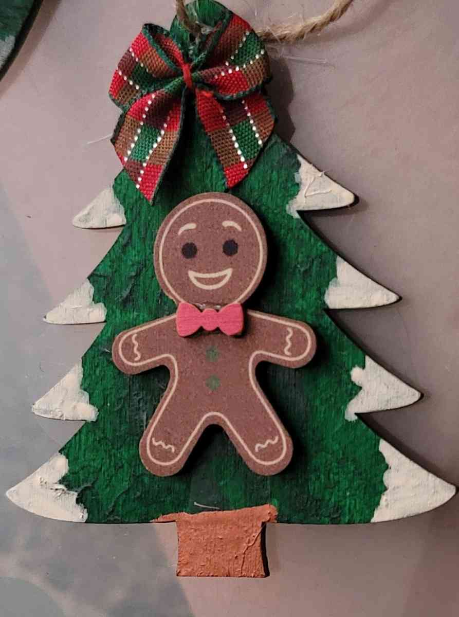 Can be used as a Christmas ornament gift tag or a magnent