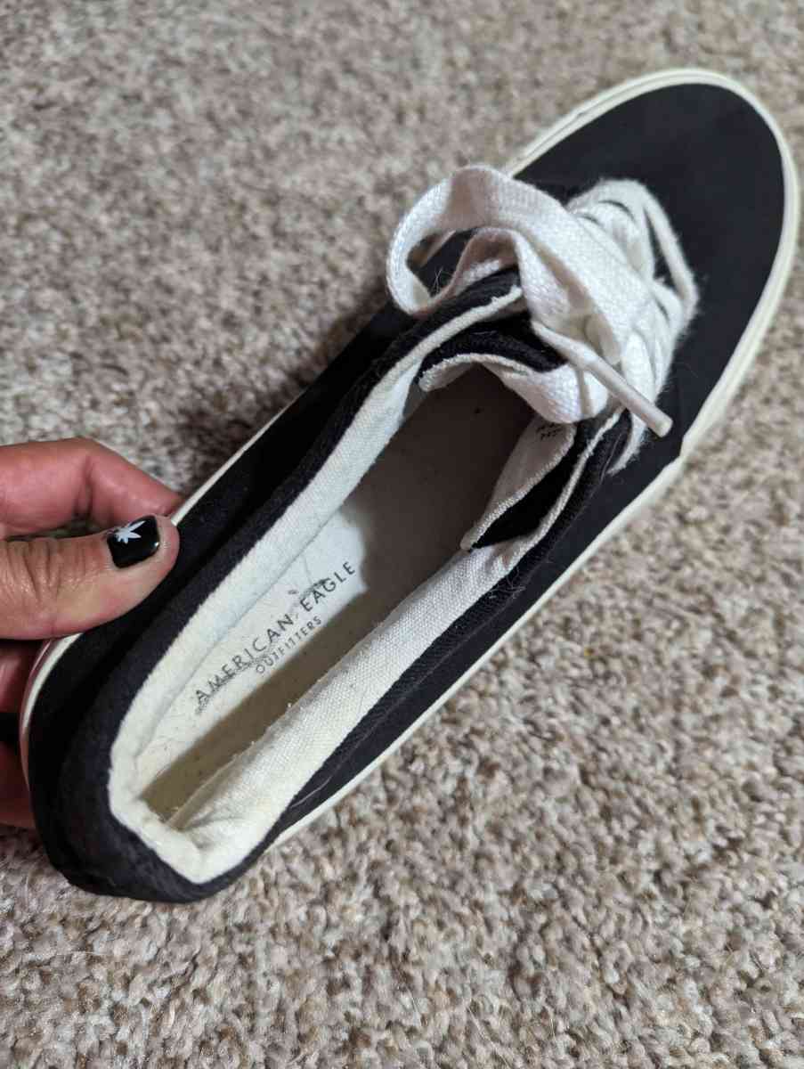 Mens American Eagle shoes size 9