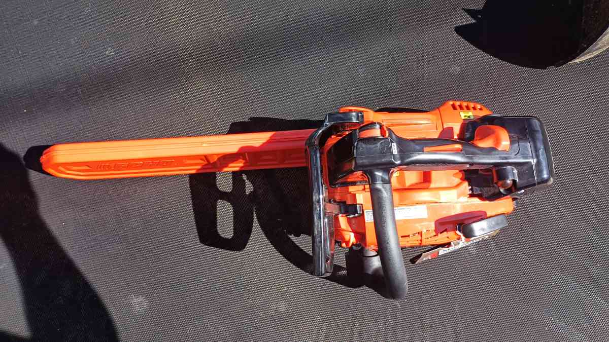 echo chainsaw