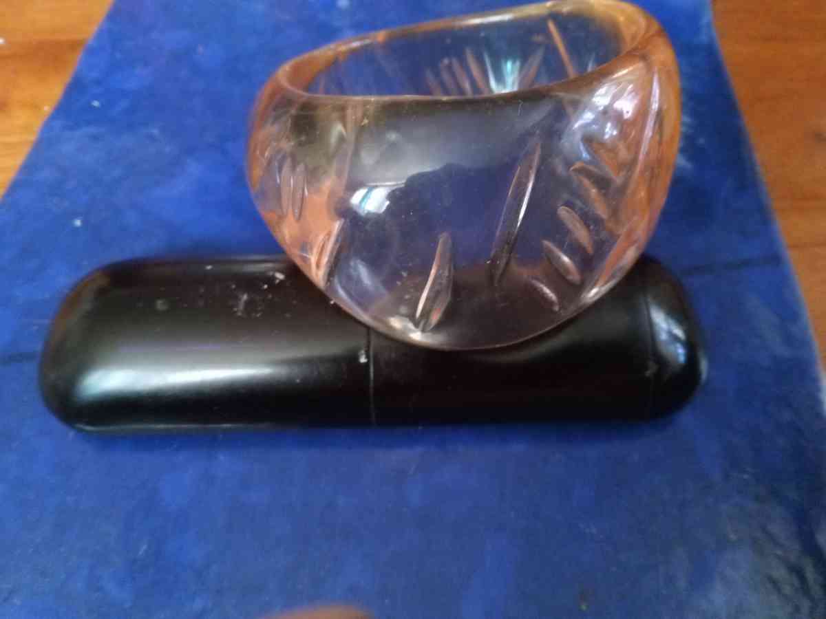 50s Carved Lucite Bangle Bracelet