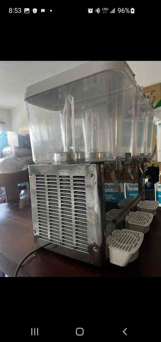 Ice beverage dispenser