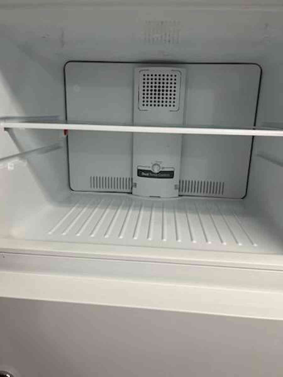 GE Refrigerator  1yr old Like New Condition  21cf