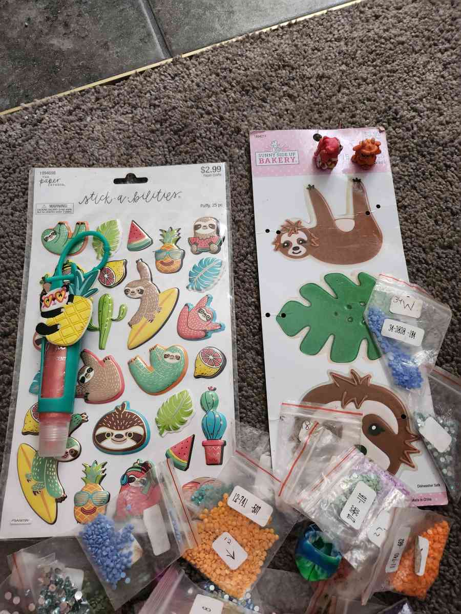 stickers beads lip glas toys