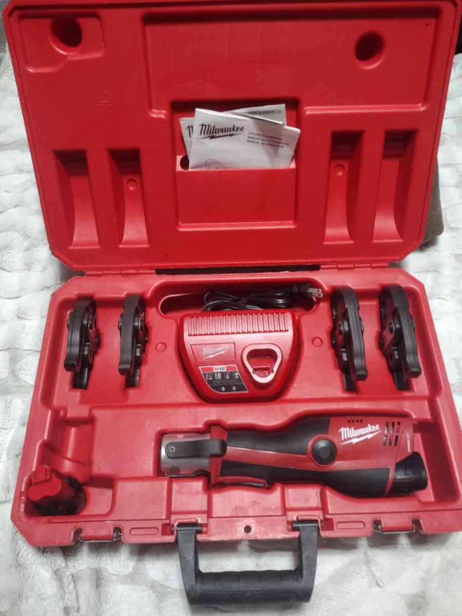 Milwaukee M12 Force Logic copper press