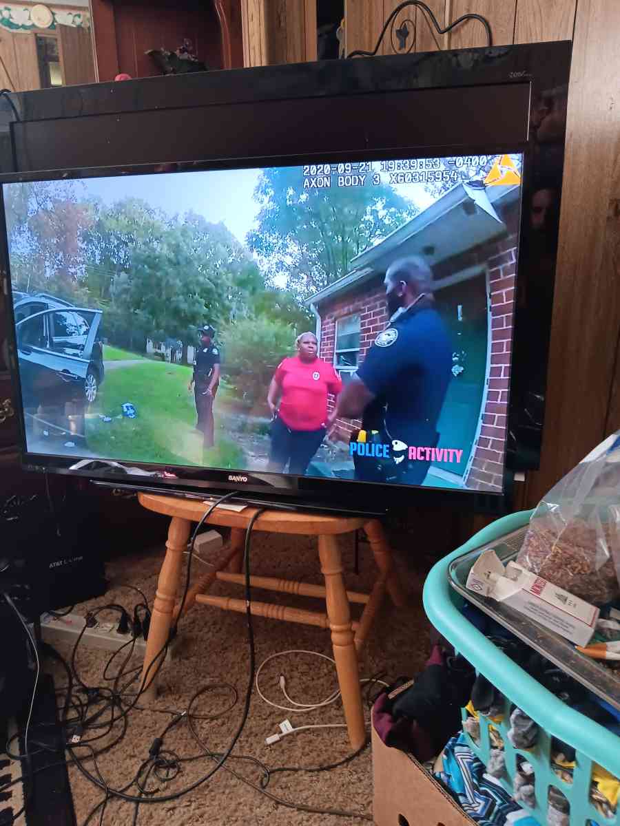 Sanyo flat screen t v forty five inch