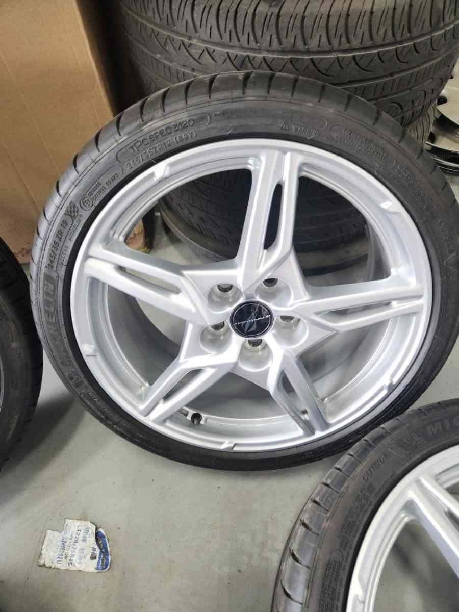 2021 Chevy Corvette Stingray Wheels and Tires