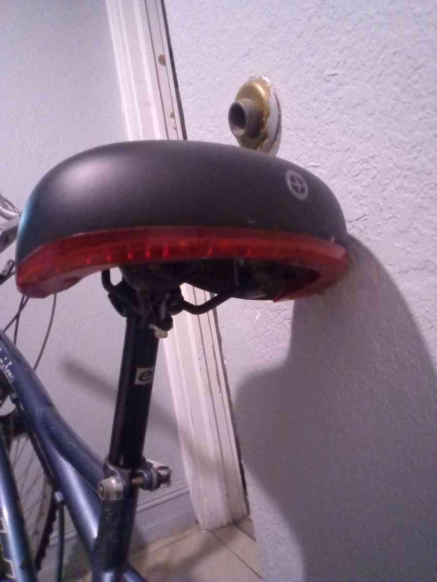 Fuji Cambridge 4130 mens bicycle medium frame