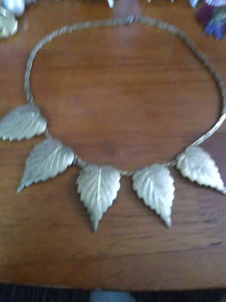 70s chocker type necklace