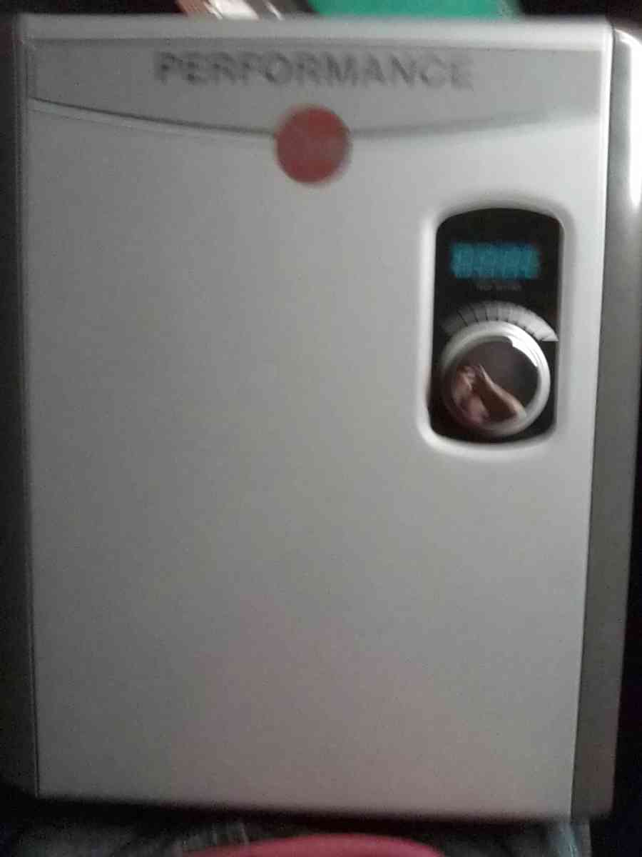 Rheem RETEX18 Hot water heater