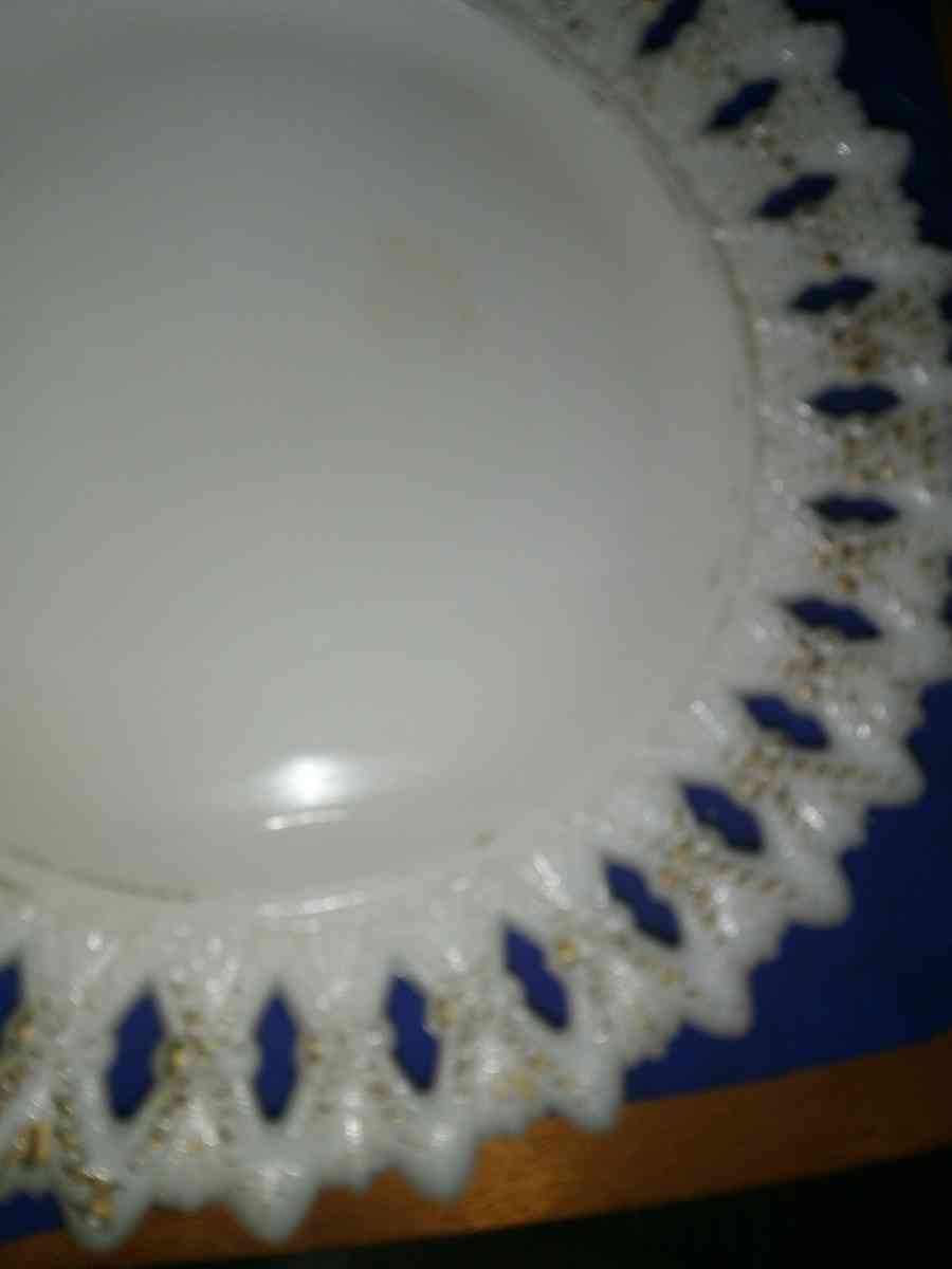 Kemple Sheaf of wheat milk glass plate