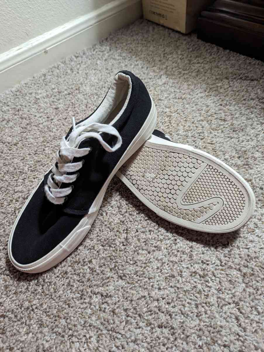 Mens American Eagle shoes size 9