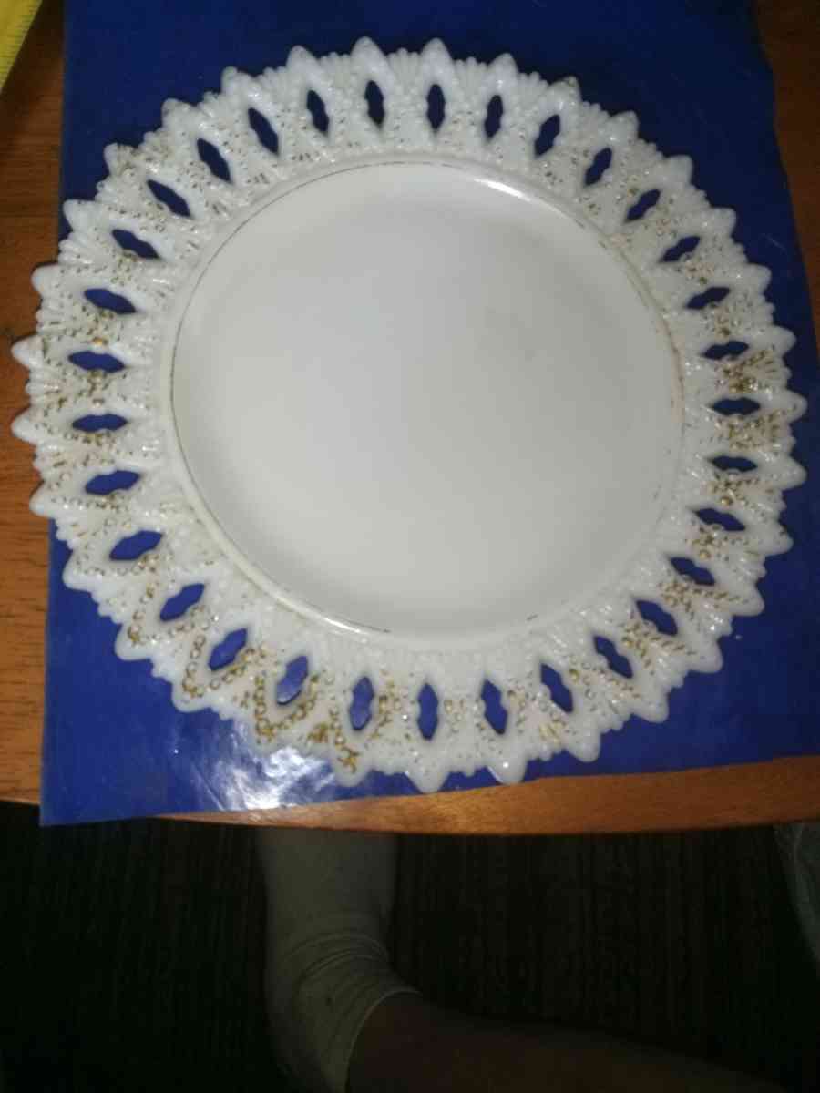 Kemple Sheaf of wheat milk glass plate