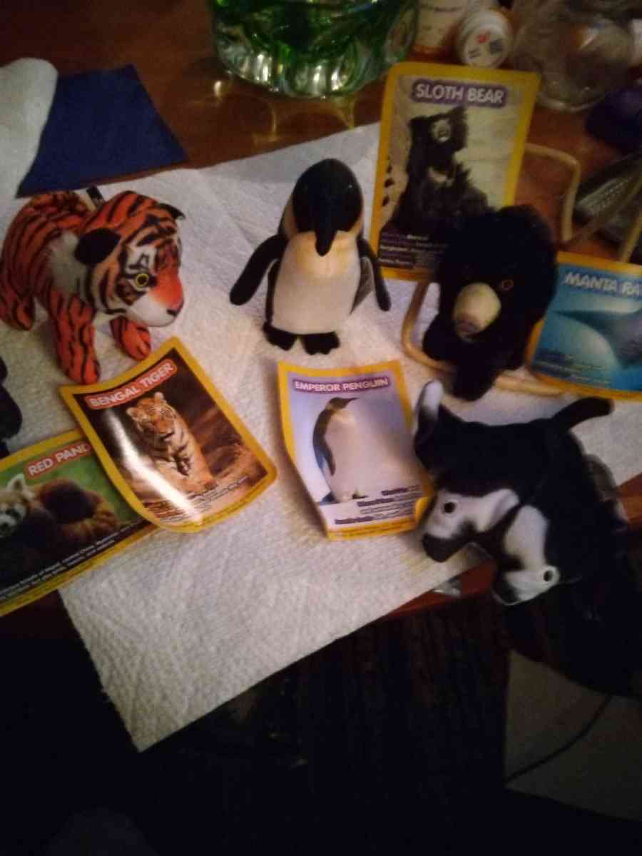 5 National Geographic Kids plush toys