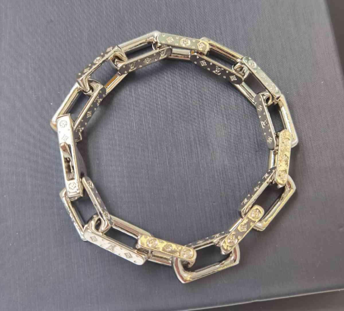 LOUIS Vuitton silver accessories