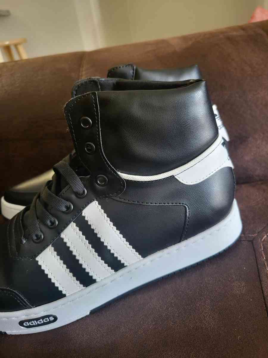 mens sneakers size 42