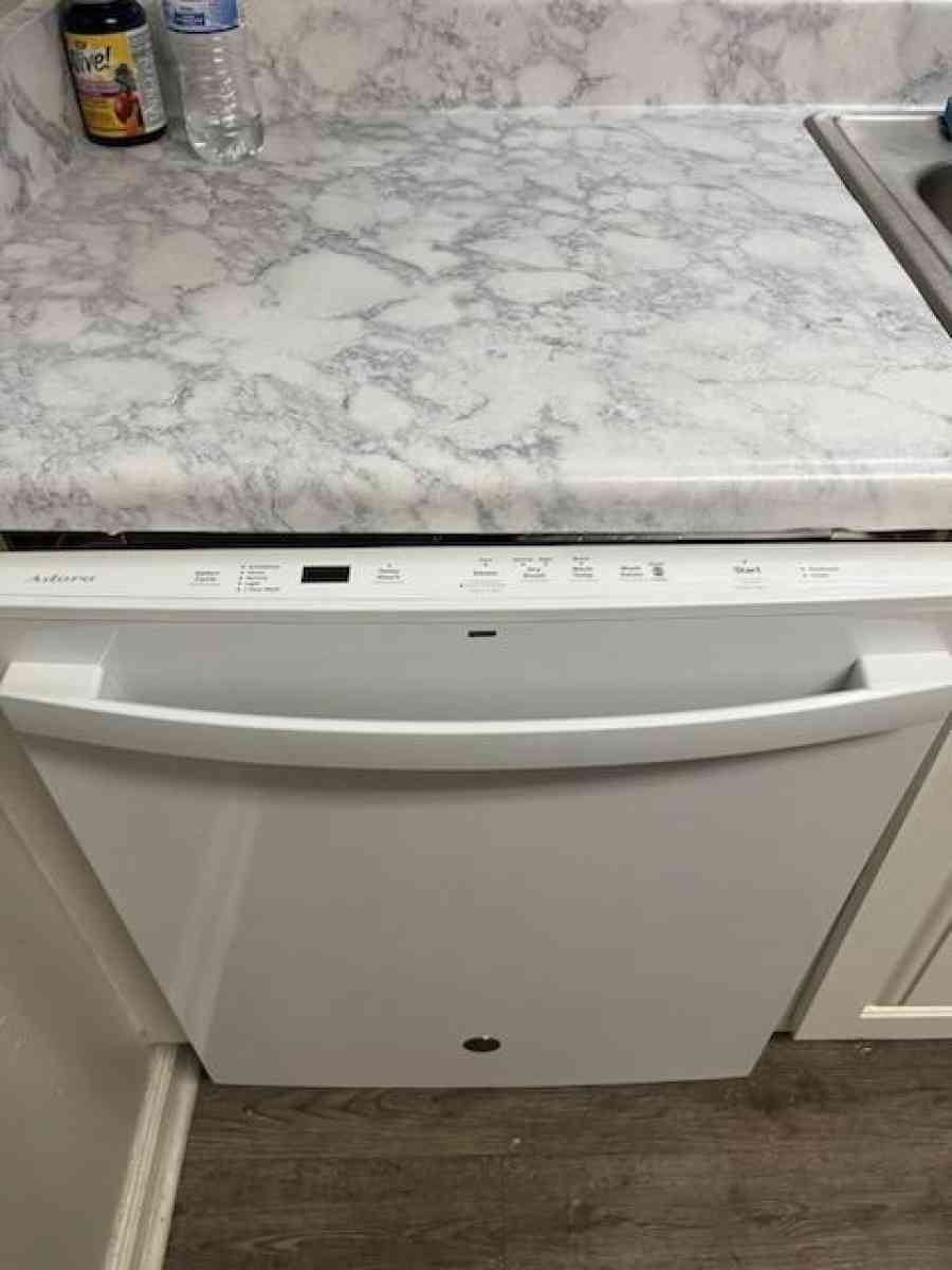 GE DishwasherUltra Quiet  1yr old