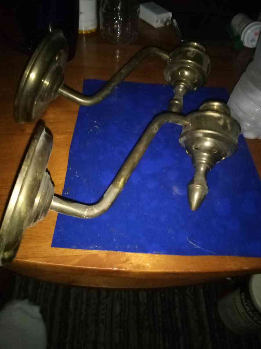 2 Brass wall sconces