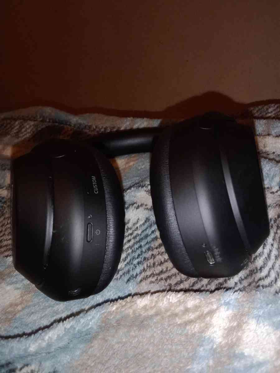 Sony WH 1000xm4 Bluetooth headphones