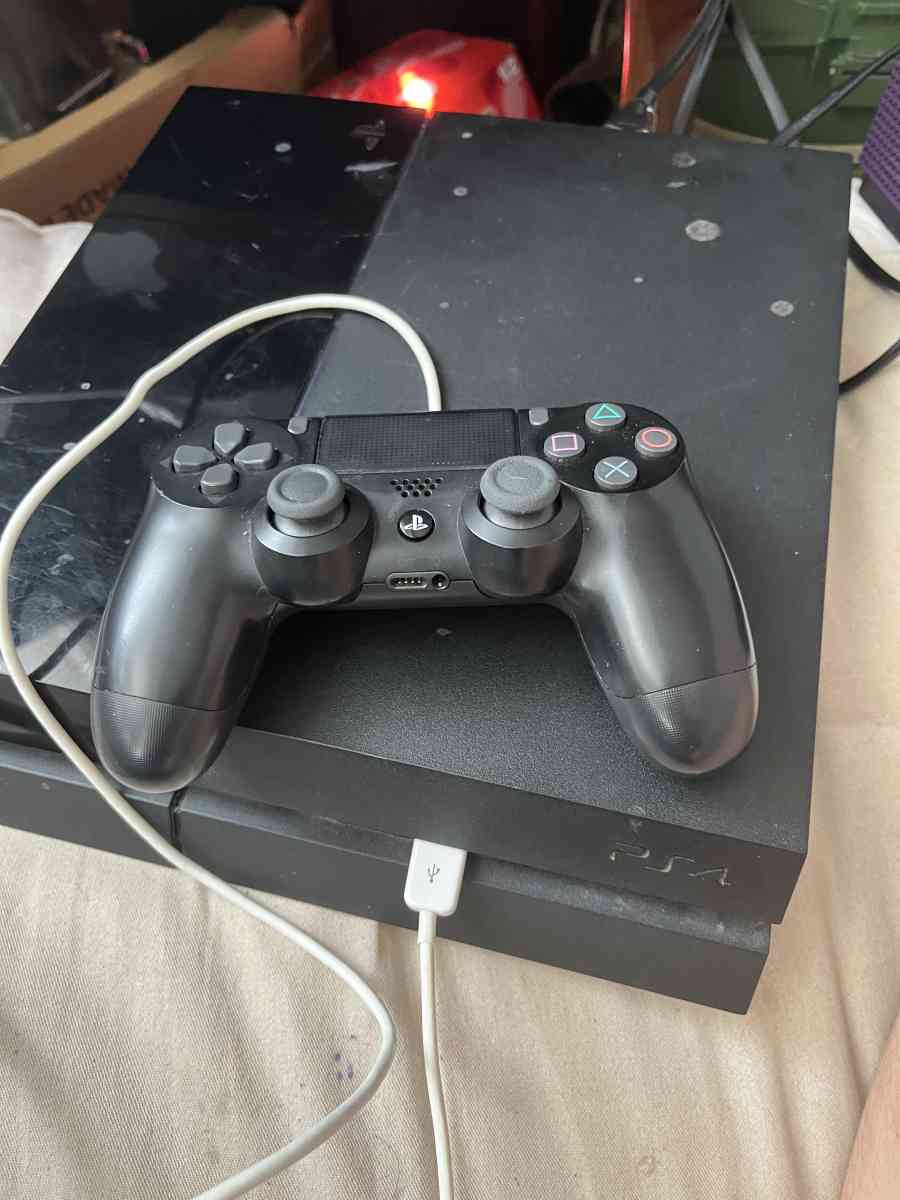Black Playstation 4