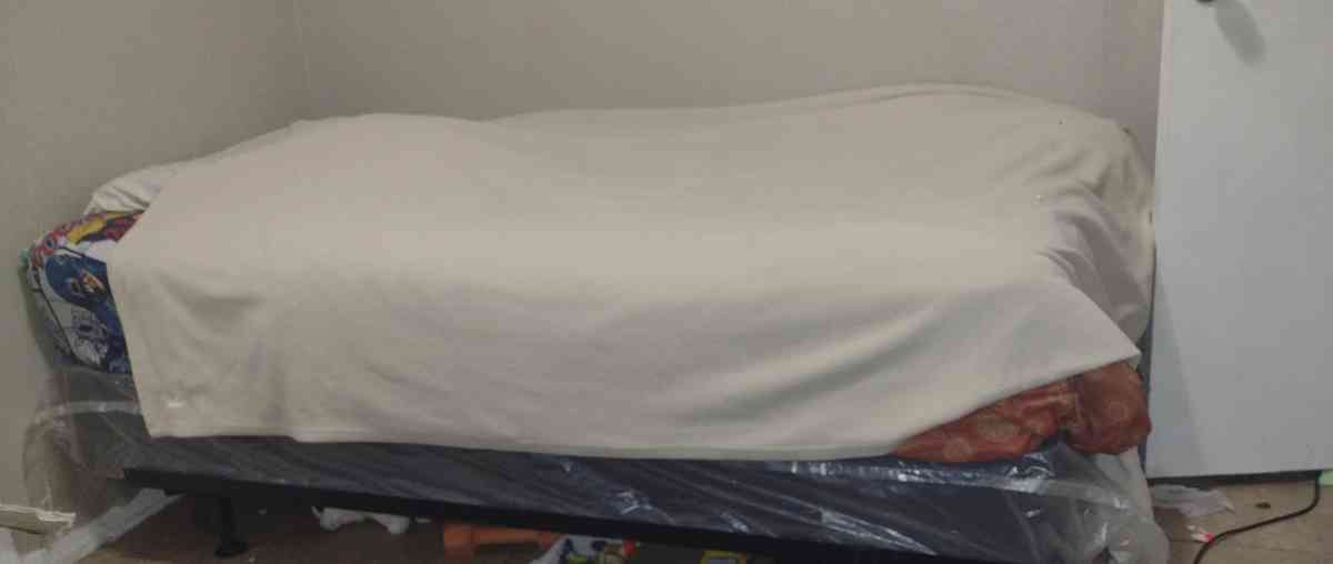 Twin Mattress Set w Frame