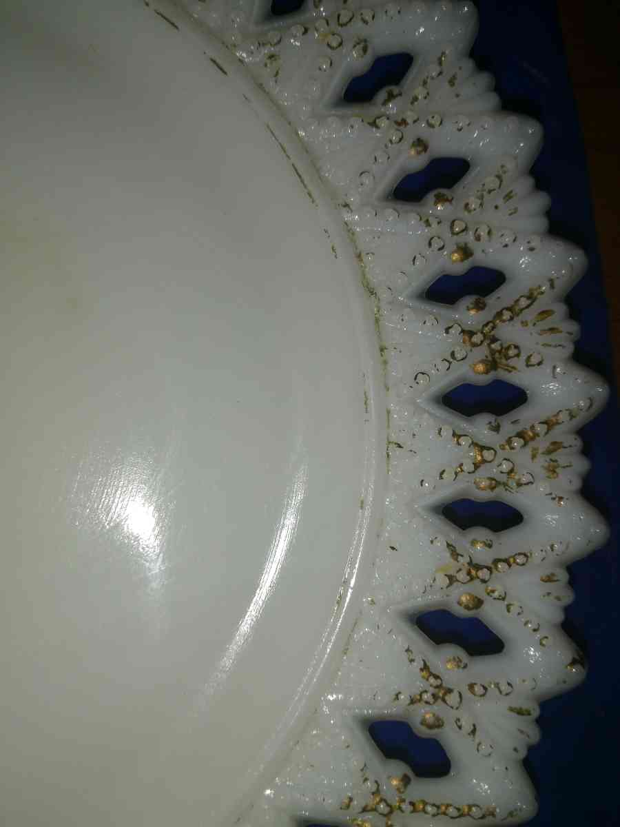 Kemple Sheaf of wheat milk glass plate