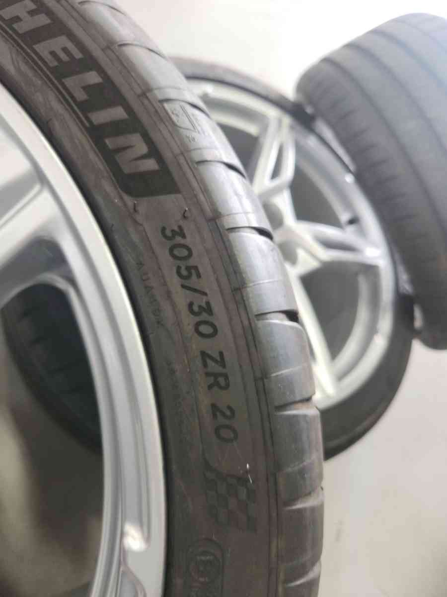 2021 Chevy Corvette Stingray Wheels and Tires