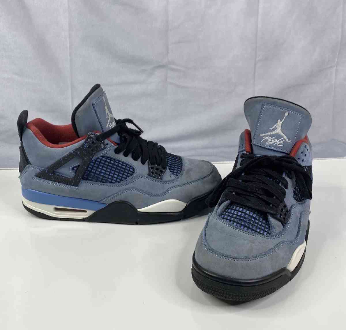 2 pairs of air jordans