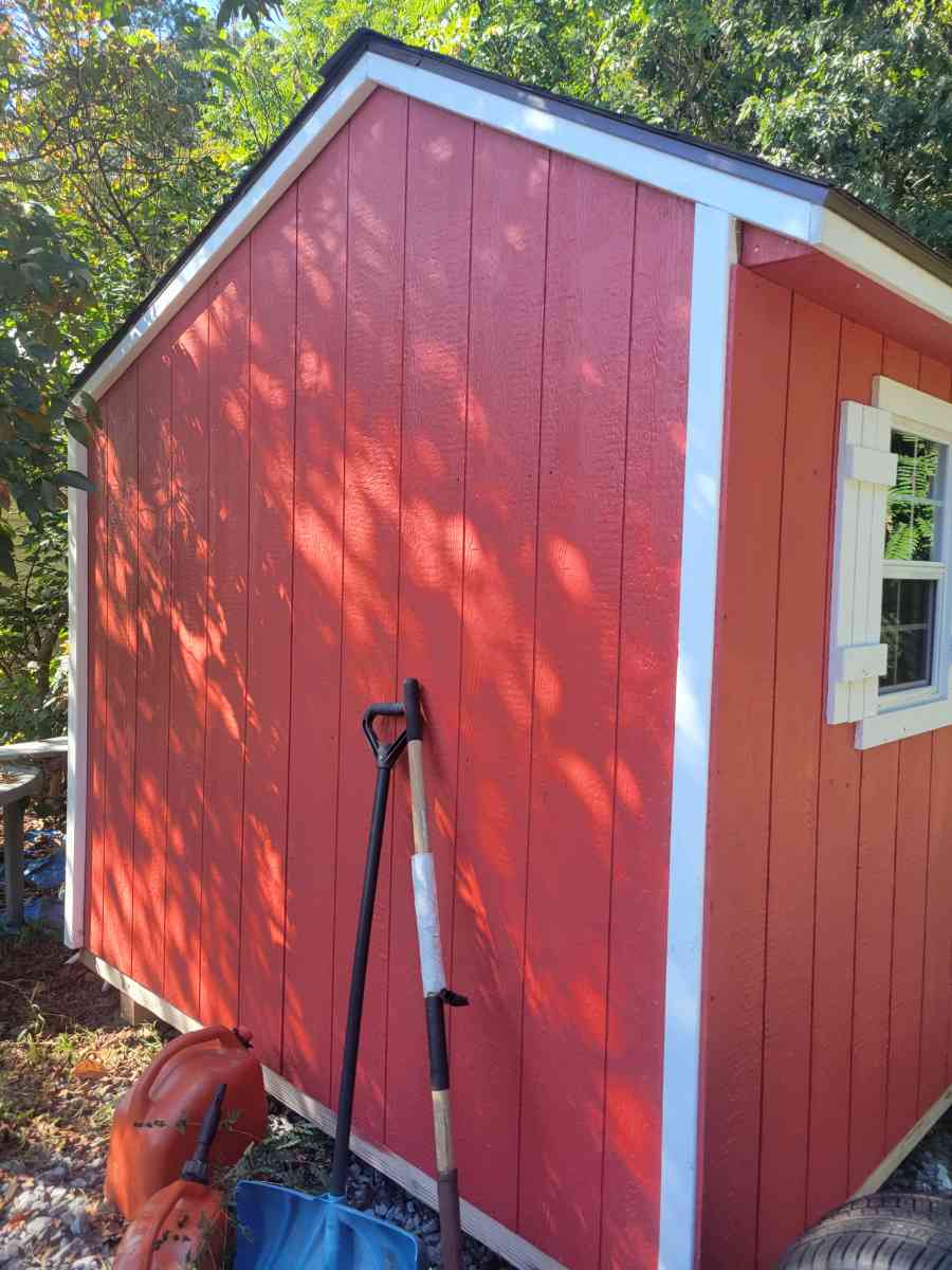 8ft x12ft 1 yr old shed Excellent Condition