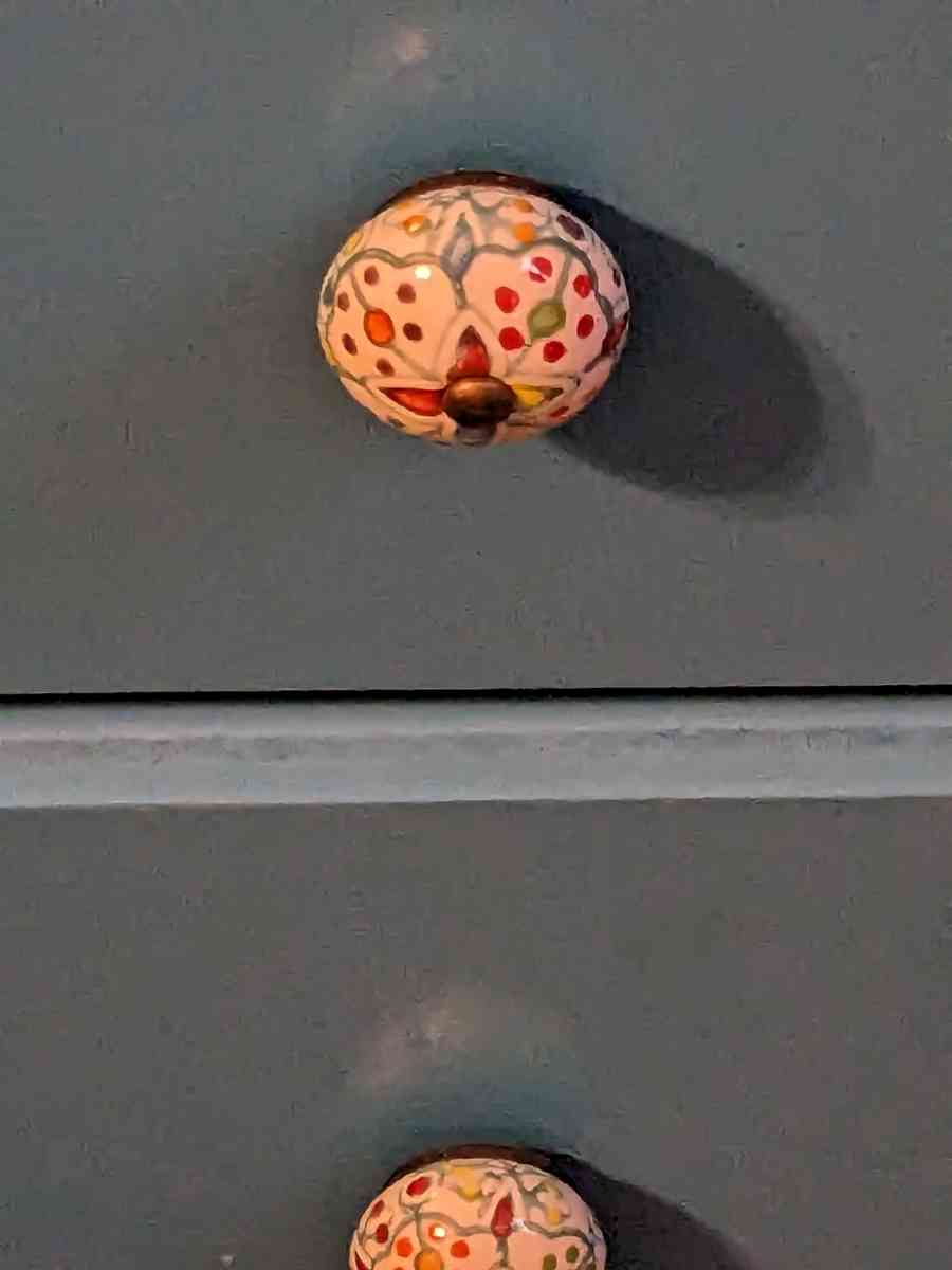 2 bedside night stands