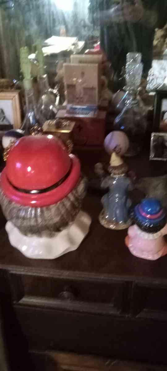 5 clown figurines 2 banks vintage