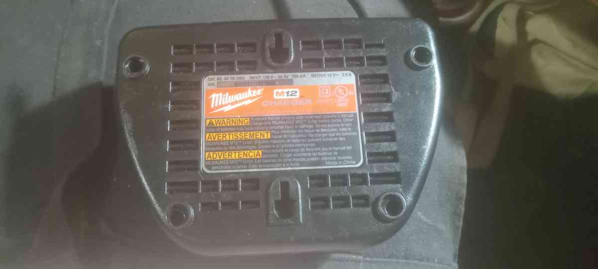 Milwaukee M12 Battery Charger