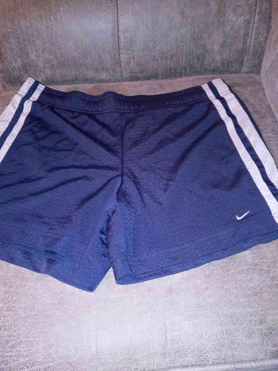 womens Nike shorts medium
