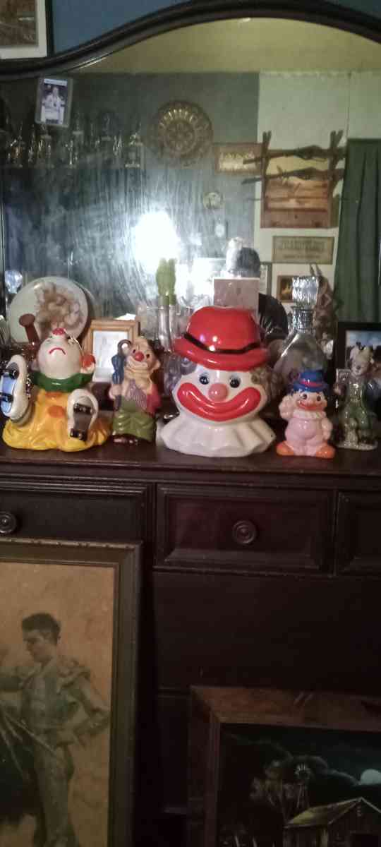 5 clown figurines 2 banks vintage