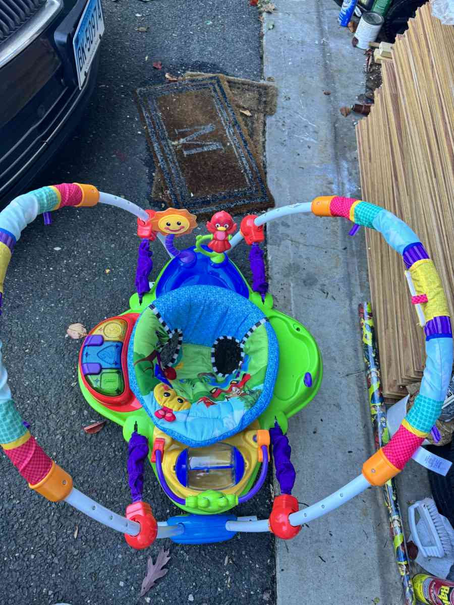 Einstein baby entertainment center and