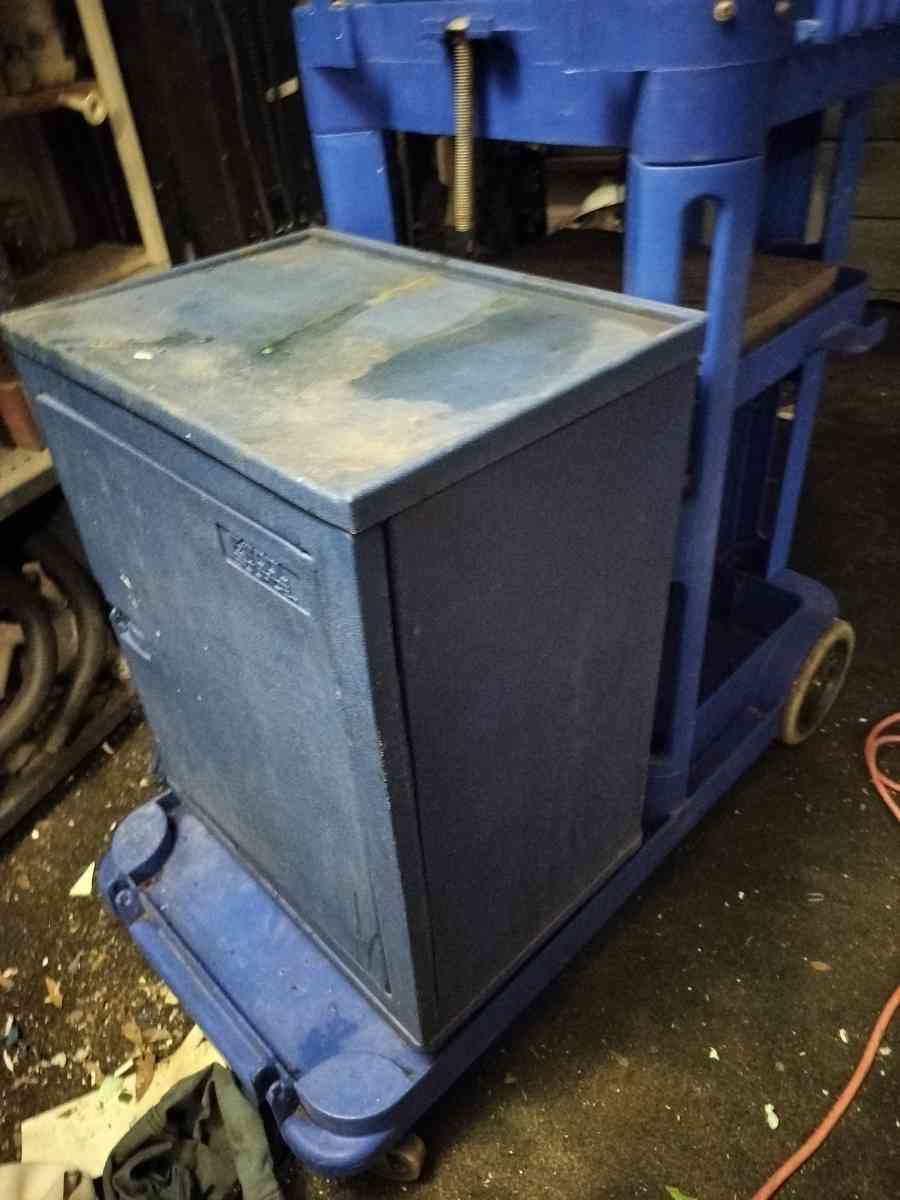 Continental cleaning cart