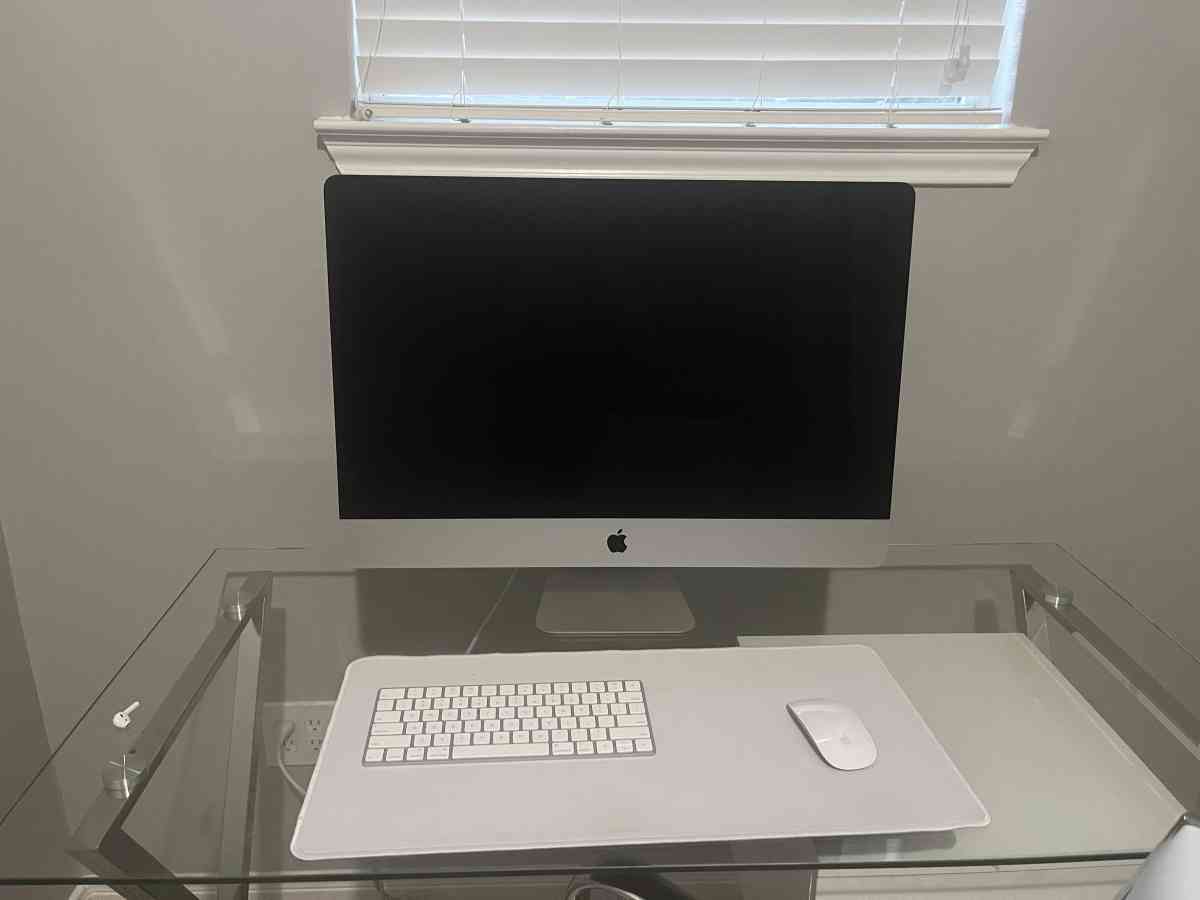 Apple iMac Desktop Compute sonoma 4K with mouse and keyboard
