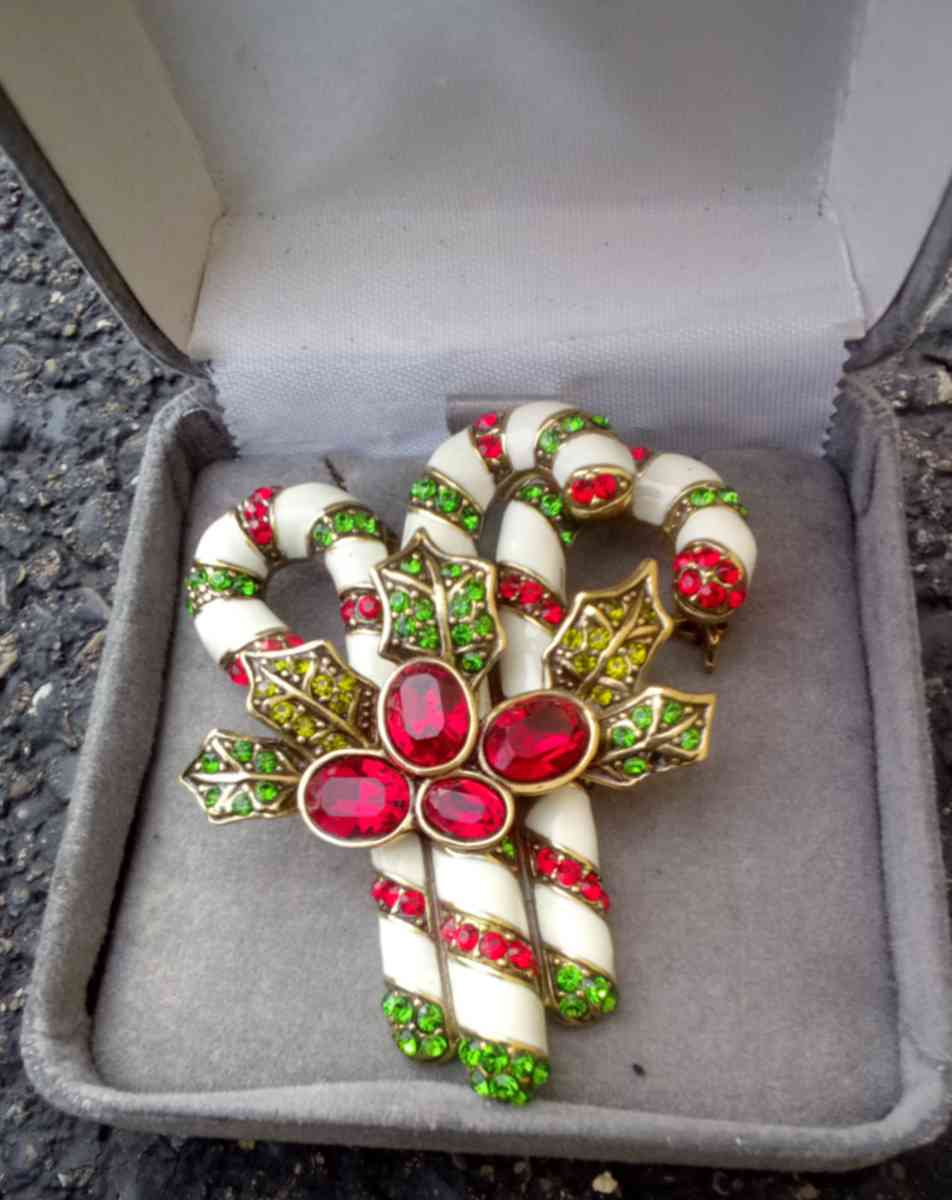 HEIDI DAUS peppermint pretty broche