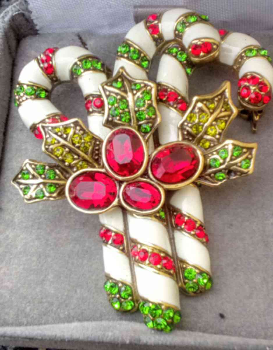 HEIDI DAUS peppermint pretty broche