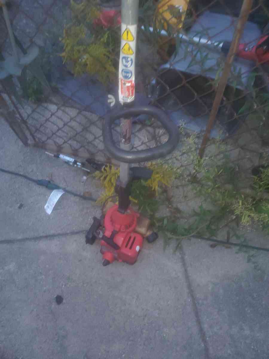 Gas Powered Weed Wacker